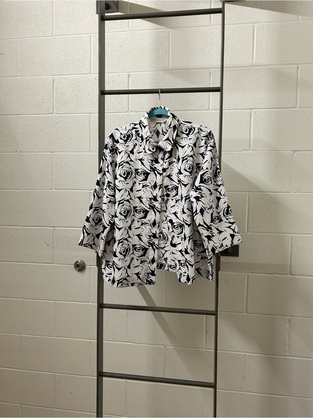 Black & White Rose-Print Button Front Blouse